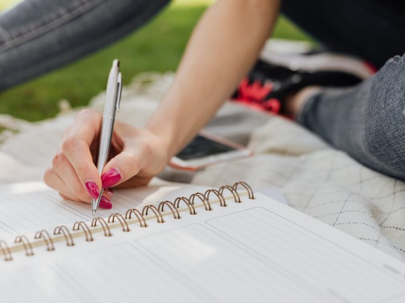 Cycle d'ateliers d'écriture thérapeutique à Préchaq-les-Bains : écrire le féminin